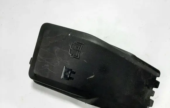 Volvo XC70 Fuse box cover 31337340
