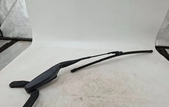 Mercedes-Benz E W211 Front wiper blade arm A2118200444