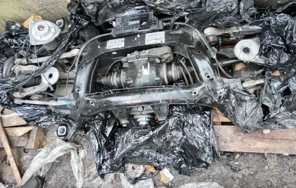 BMW X5 F15 Rear axle beam with reductor 7636996
