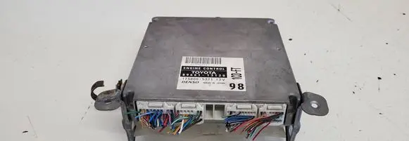 Toyota Corolla Verso E121 Engine control unit/module 1758005371 8966113120