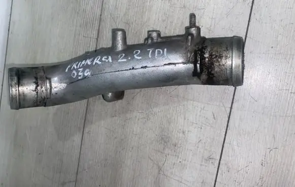 Nissan Primera Engine coolant pipe/hose 310631