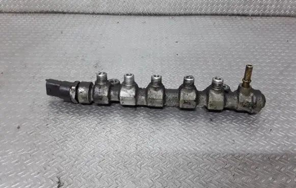 Opel Vivaro Fuel main line pipe 0445214079