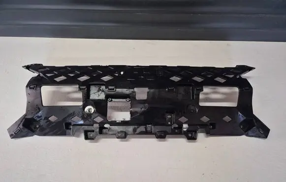 MG MG4 ev Front bumper lower grill P11183326