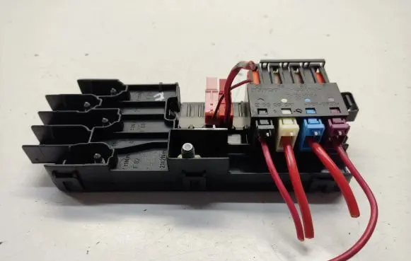 Mercedes-Benz ML W164 Fuse module A2115452601 013948411