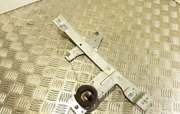 Rear door manual window regulator