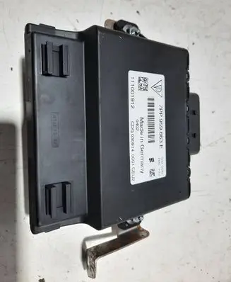 Volkswagen Touareg II Voltage converter/converter module 7PP959663E