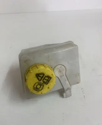 Brake fluid reservoir
