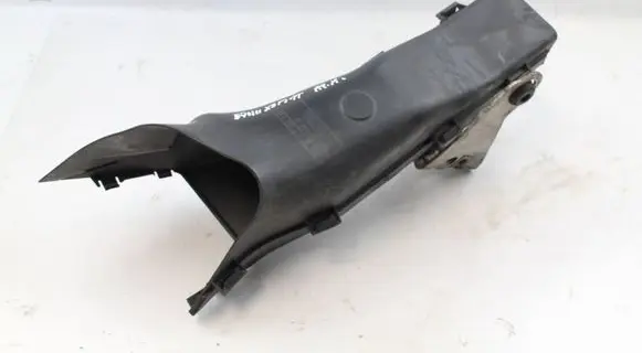 BMW X5M E70 Intercooler air channel guide 7205943 51717205943 7188835
