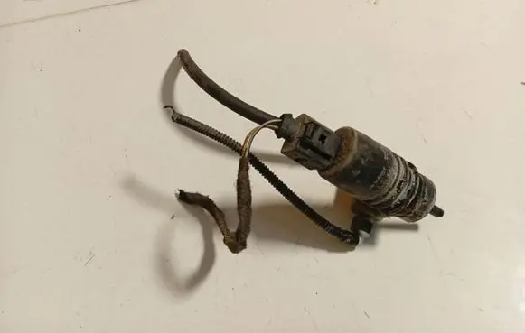 Mercedes-Benz B W245 Windscreen/windshield washer pump 2048660221