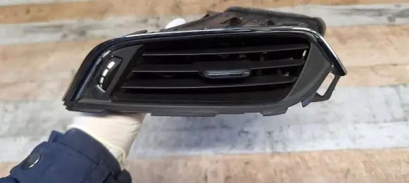 Chevrolet Cruze II Dash center air vent grill 13377238 Y12039 Y12041