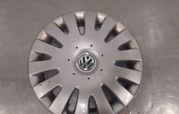 Volkswagen PASSAT B7 R16 wheel hub/cap/trim 1K0601147G VWT0B51