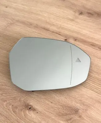 BMW 5 G60 G61 Wing mirror glass 10801302
