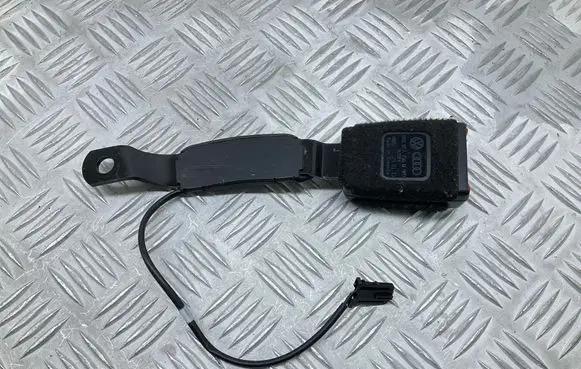 Audi A1 Front seatbelt buckle 8X0857756B