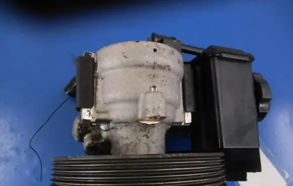 Peugeot 206 CC Power steering pump 9639650880