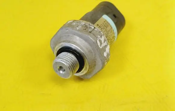 Toyota Starlet (P90) V Air conditioning (A/C) pressure sensor 4434400050