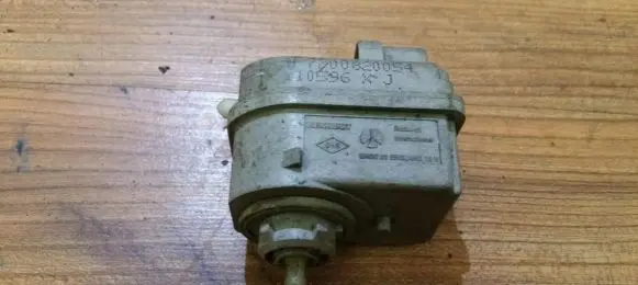 Renault Laguna I Headlight level adjustment motor 7700820054 h7700820054