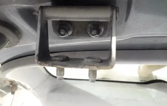 Nissan Primera Tailgate/trunk/boot hinge