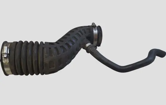 Nissan Qashqai Turbo air intake inlet pipe/hose 1022314S01