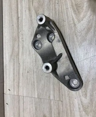 BMW 1 F70 Engine mounting bracket 8513419