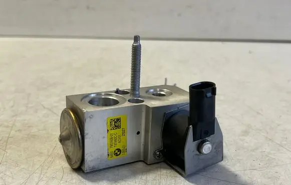 BMW i4 Air conditioning (A/C) expansion valve T47460C T47466CD0234 TD537