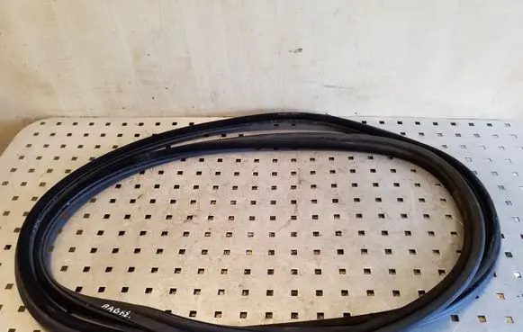 BMW 3 E46 Trunk rubber seal (body) 