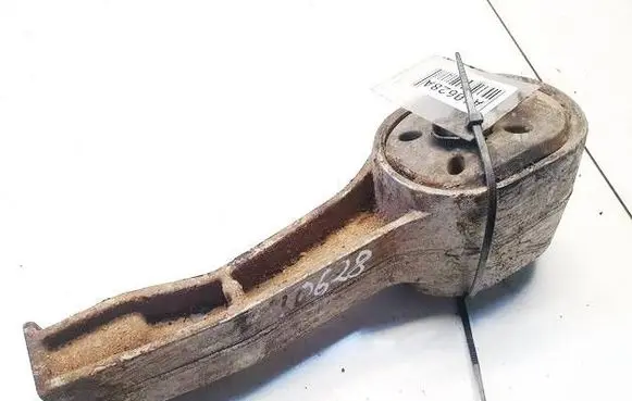 Engine mount bracket