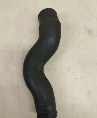 Opel Zafira B Intercooler hose/pipe 55557037