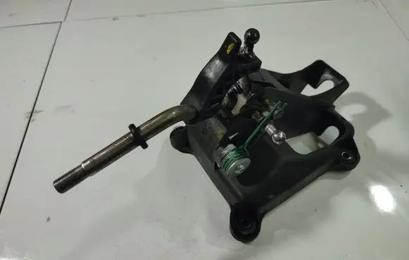 Toyota Corolla Verso AR10 Gear shifter/selector 335300F010