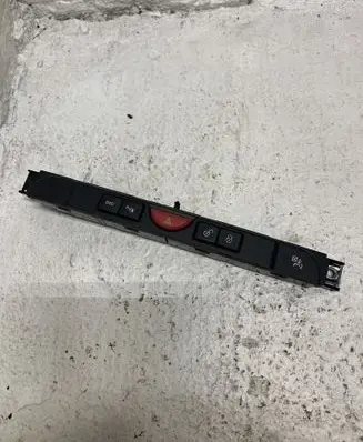 Land Rover Discovery 3 - LR3 Hazard light switch 8H2213D734BA YUL501300