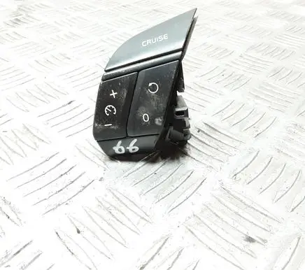 Volvo XC90 Steering wheel buttons/switches 30710260 04W24