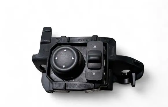Nissan Qashqai Wing mirror switch 4EA1AA