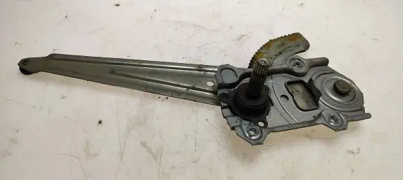 Rear door manual window regulator