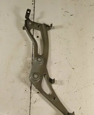 Fender mounting bracket