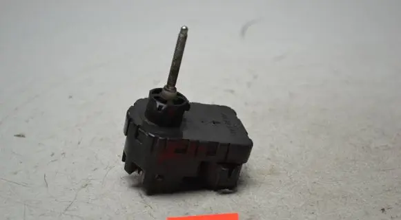 Headlight level adjustment motor