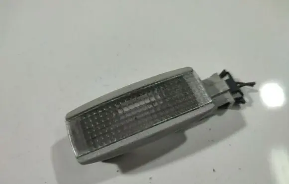 Volkswagen PASSAT B5 Other interior light 3B094711B