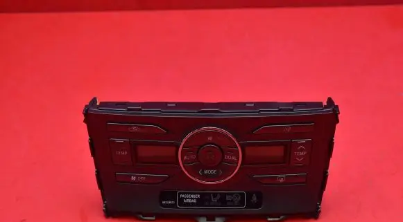 Toyota Auris 150 Climate control unit 55900-02220-B