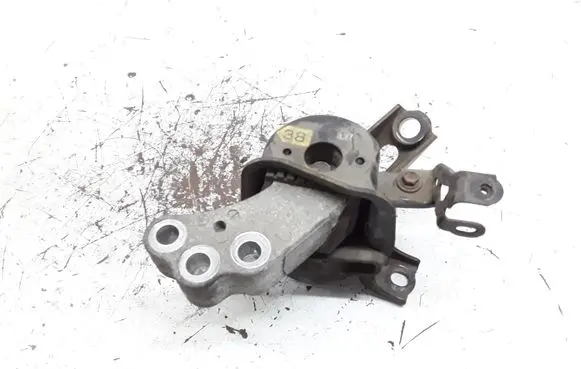 Toyota RAV 4 (XA30) Engine mount bracket