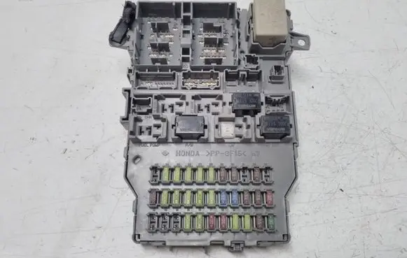 Honda Accord Fuse module SEFE43 CE4PXA94 030905