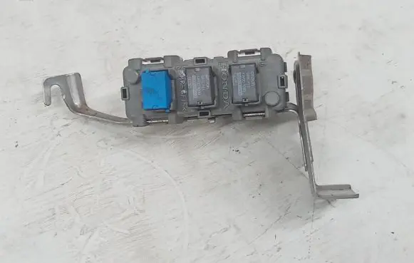 Honda Civic IX Fuse module TV00030 010JY 120426