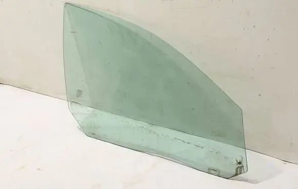 Volvo V70 Front door window glass four-door 8693974