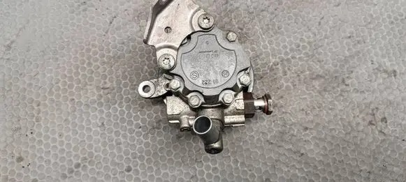 Mercedes-Benz R W251 Power steering pump A0044668301 7693955229