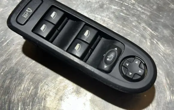 Peugeot 508 Electric window control switch 98026370ZD