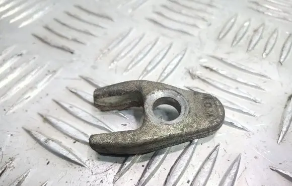 Renault Megane II Fuel Injector clamp holder