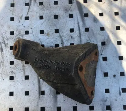 Volkswagen II LT Engine mounting bracket 94070601001004