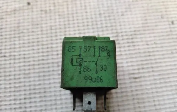 Audi A4 S4 B5 8D Other relay A0045450405 69010125568