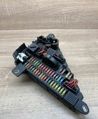 BMW 5 E60 E61 Fuse module 6906618 690661804