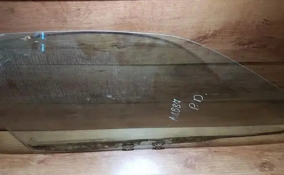Nissan Almera Front door window glass four-door