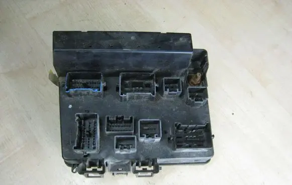 Chrysler Pacifica Fuse module P05082088AG 05082088AG