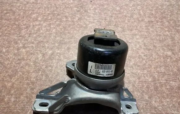 Land Rover Discovery Sport Engine mount bracket BJ326F012