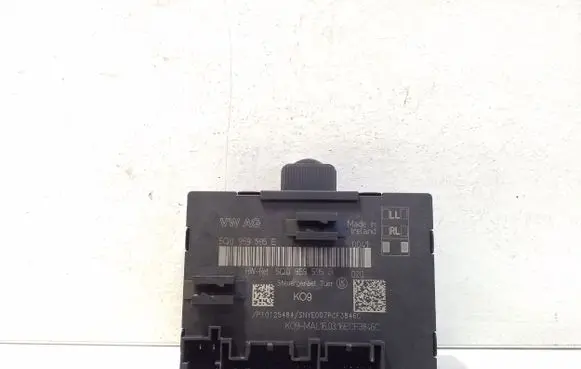 Volkswagen Tiguan Door control unit/module 5Q0959595B 5Q0959595E